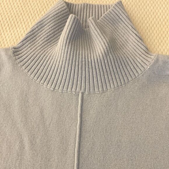 French Connection Oversized Size Small Woman’s Tunic Sweater in Powder Blue. - Picture 4 of 8